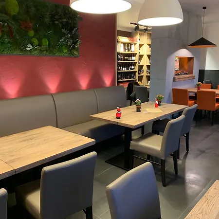 Hotel Maxdorfer Hof 2*